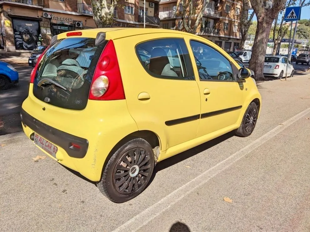 PEUGEOT 107 Image 4