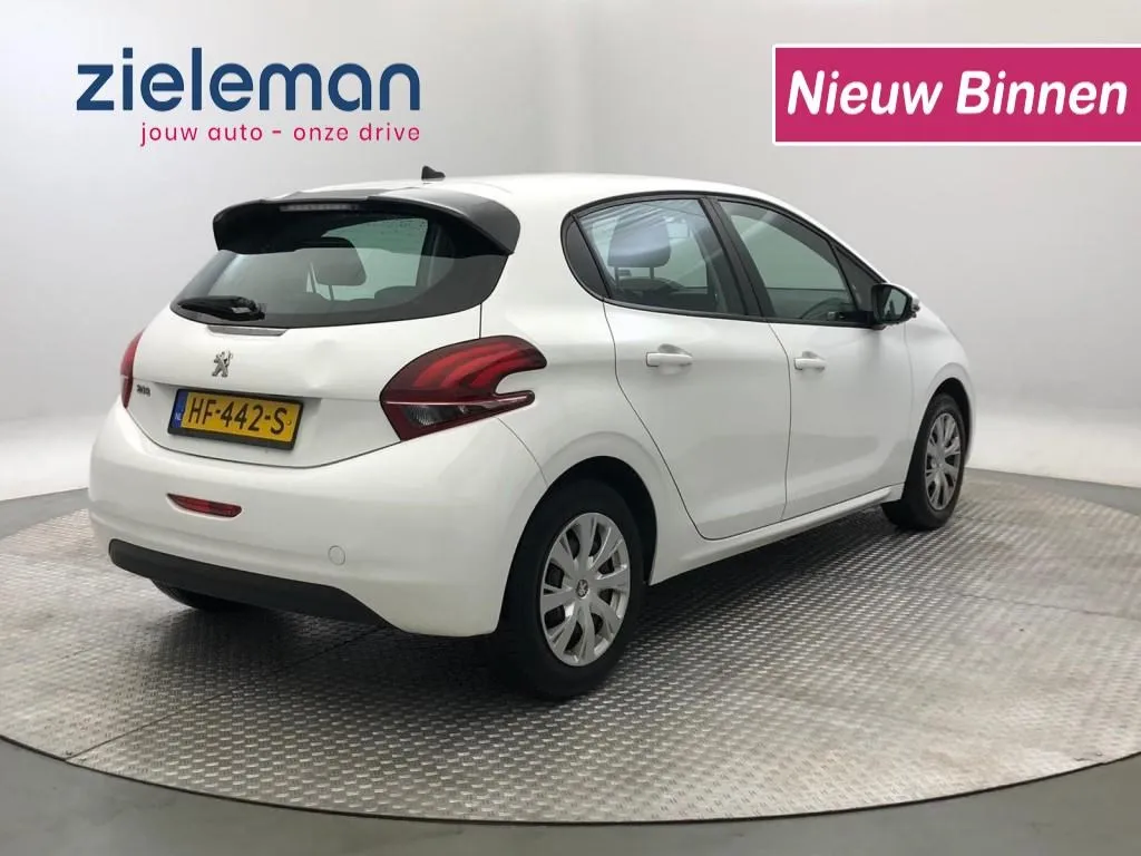 Peugeot 208 1.2 Pure Tech 5 deurs Blue Lease Navi Image 2